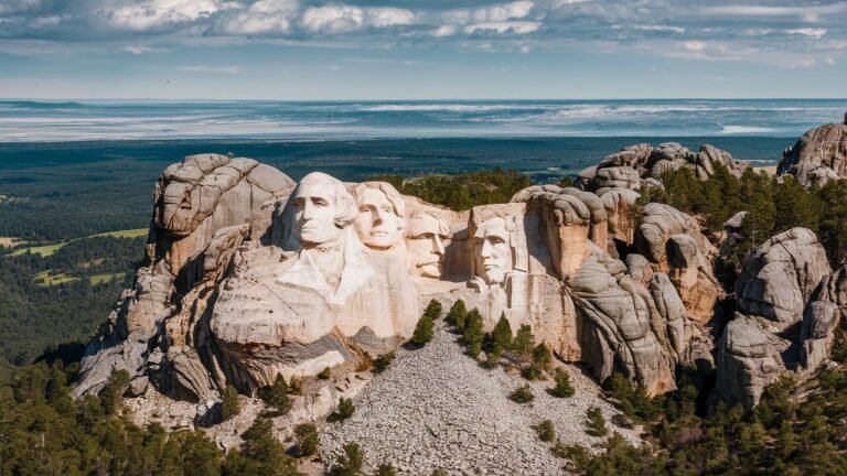 where to live in south dakota. visit mt rushmore